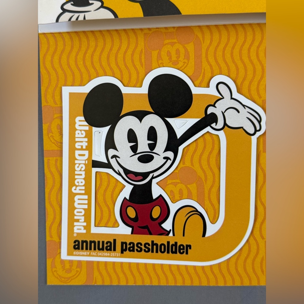 Disney World Annual Passholder magnets - Picture 2 of 2